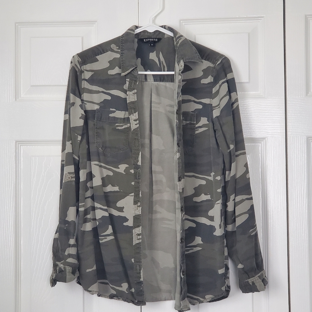 Express Camo Top